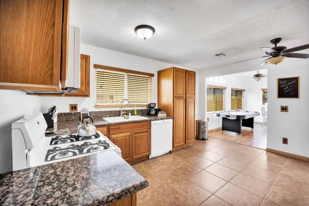 Centrally Located Spacious Vacation Hom 13 M Strip Las Vegas Exteriör bild